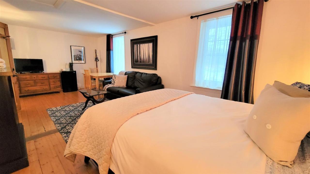 Auberge Du Vignoble Bromont Exterior foto